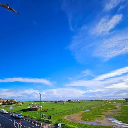 Seaview 2 Bedroom Apartment Littlehampton Bagian luar foto