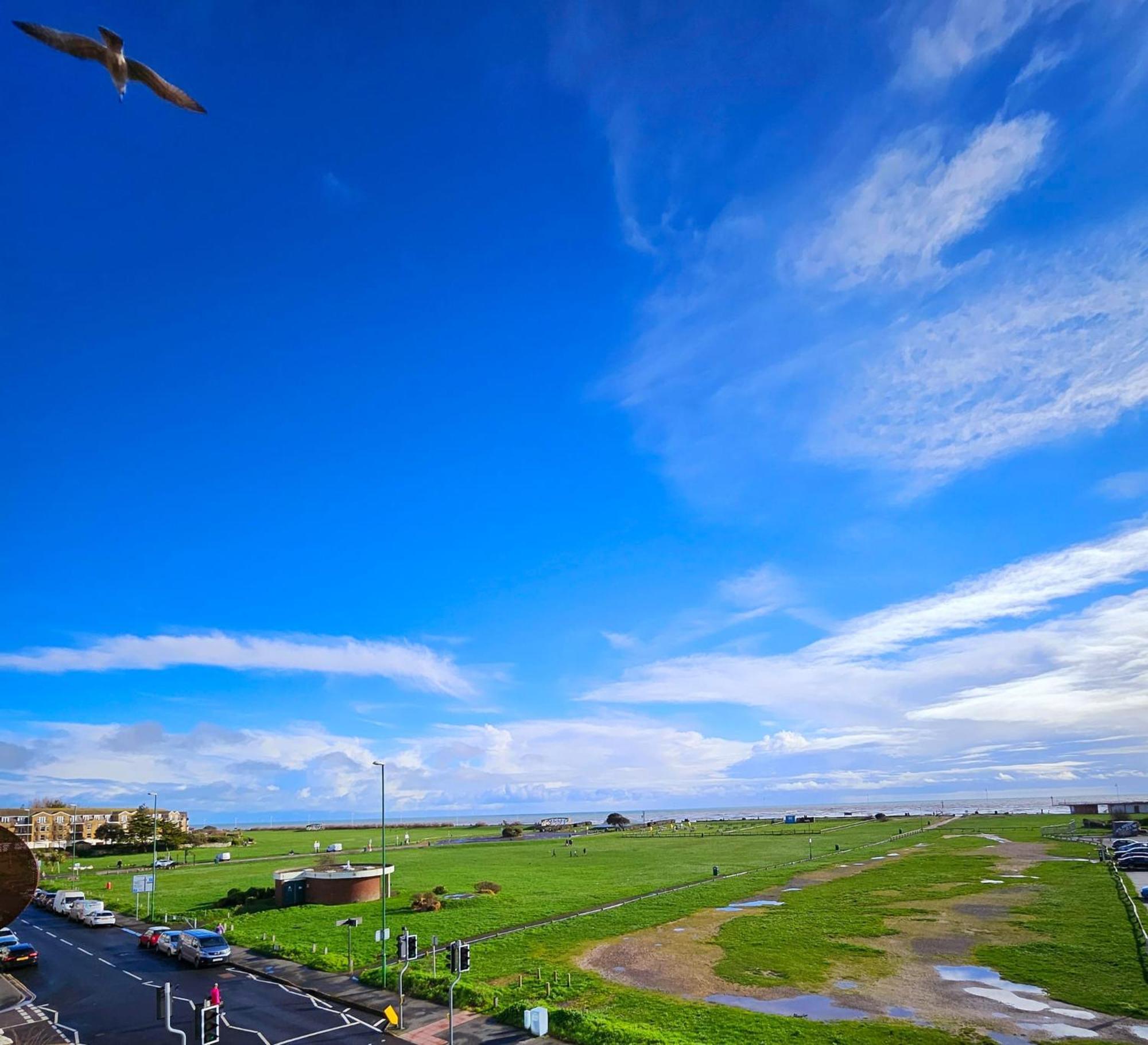 Seaview 2 Bedroom Apartment Littlehampton Bagian luar foto