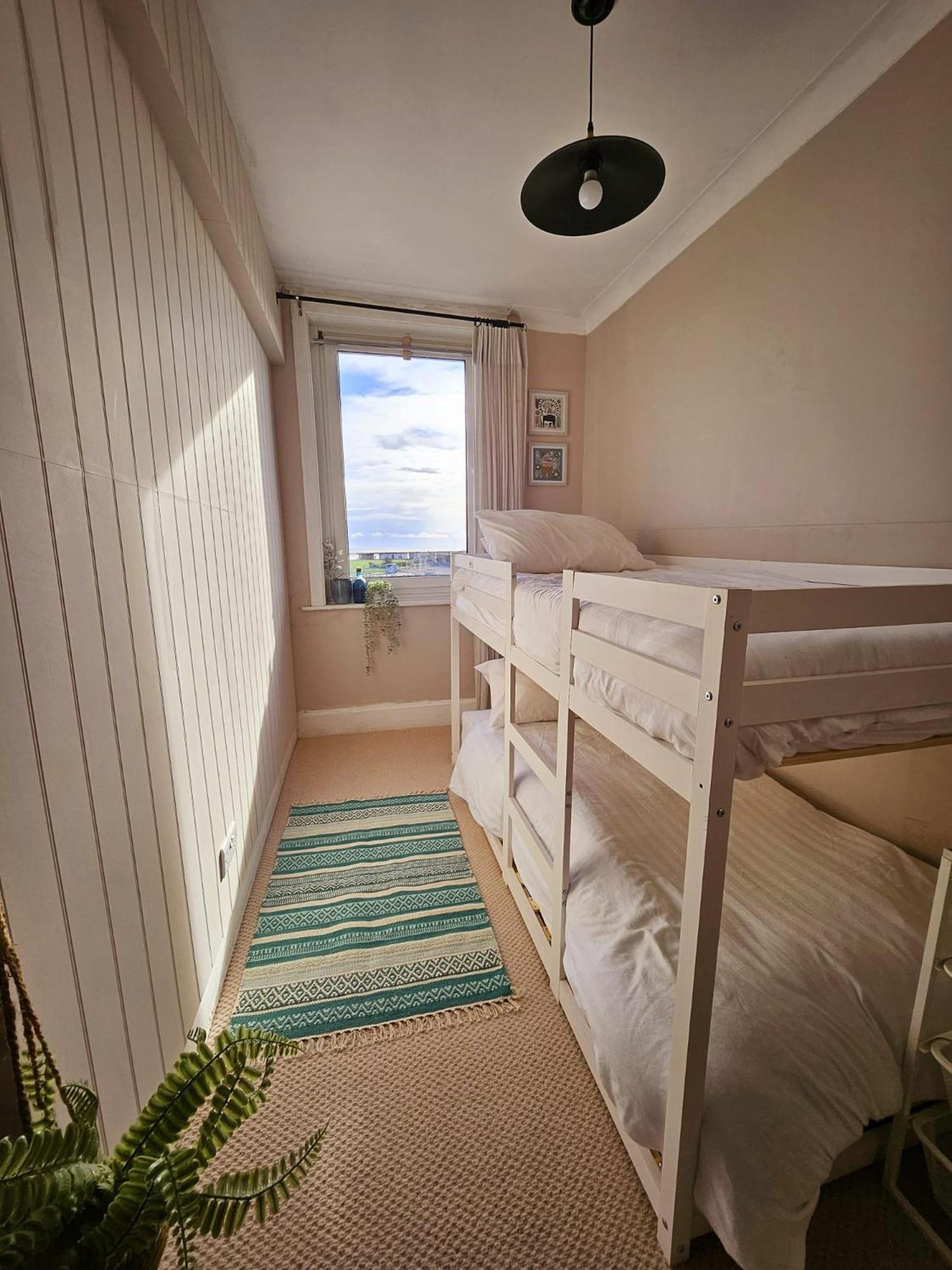 Seaview 2 Bedroom Apartment Littlehampton Bagian luar foto